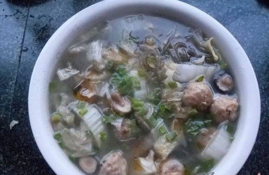 白菜貢丸粉絲湯