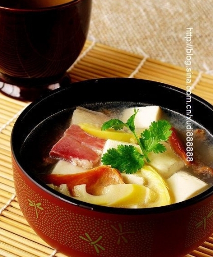 河蚌鹹肉豆腐湯