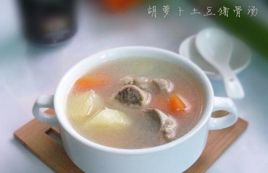 胡蘿蔔土豆豬骨湯