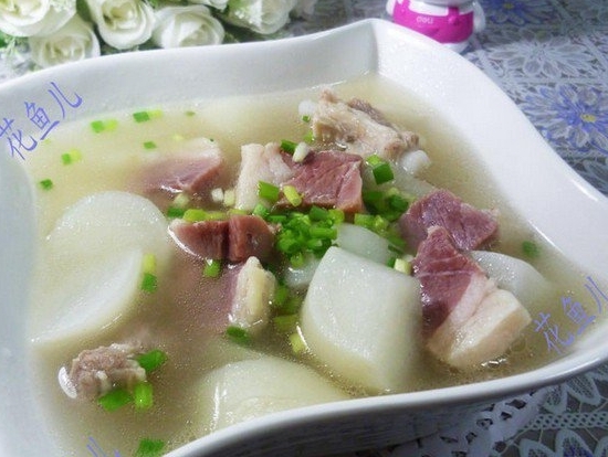 鹹肉排骨蘿蔔湯