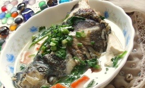 蕪茜魚頭豆腐湯