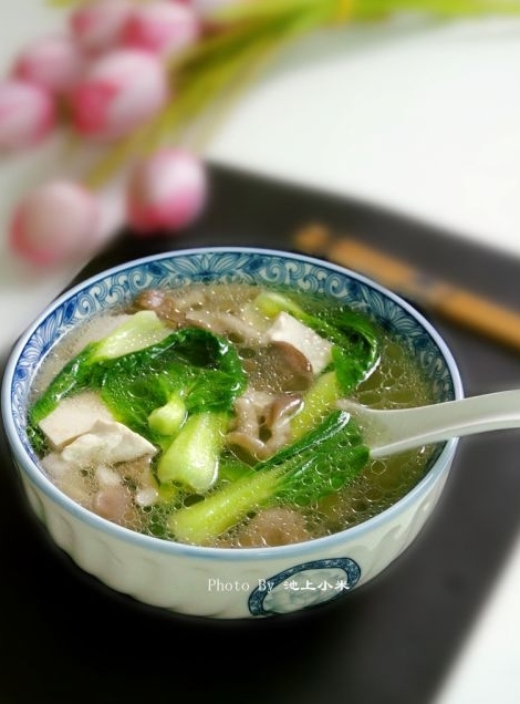 蘑菇油菜豆腐湯