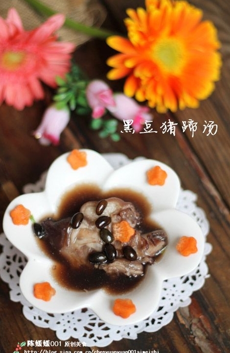 黑豆豬蹄湯