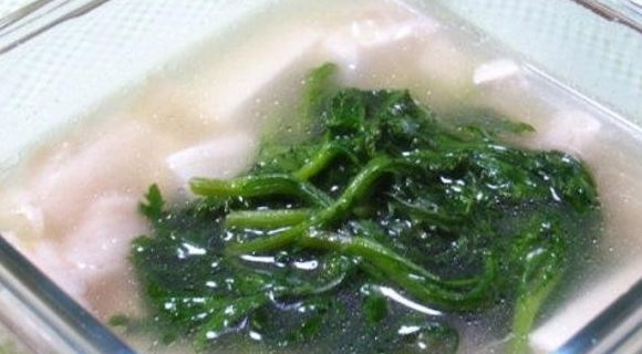 茼蒿豆腐湯