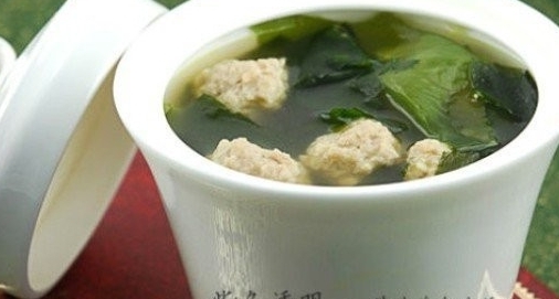 裙帶菜汆丸子湯