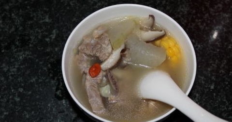 砂鍋冬瓜排骨雞肉湯