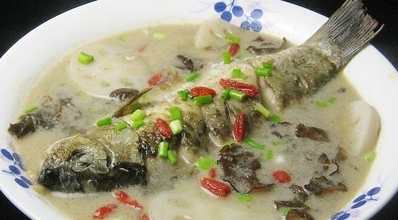 黑木耳蓮藕鯽魚湯