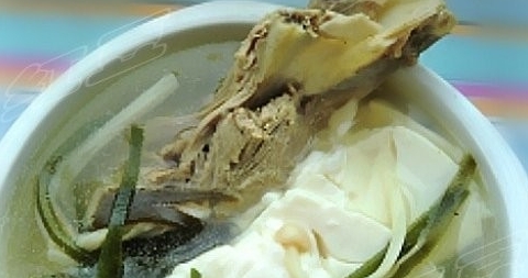 海帶豆腐大骨湯