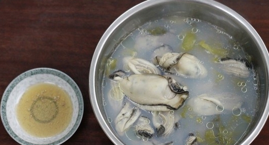 酸菜牡蠣湯