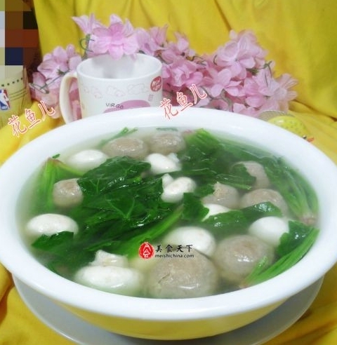 菠菜蘑菇牛肉丸湯