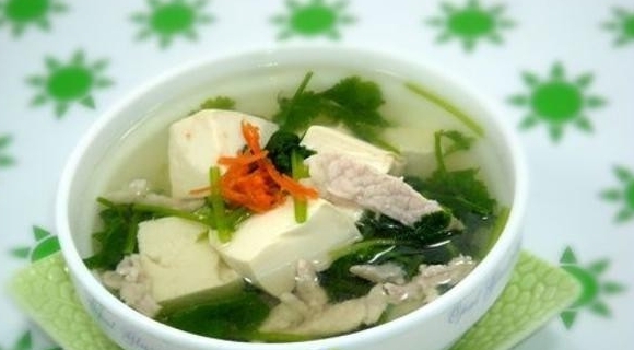 香菜葉肉片豆腐湯