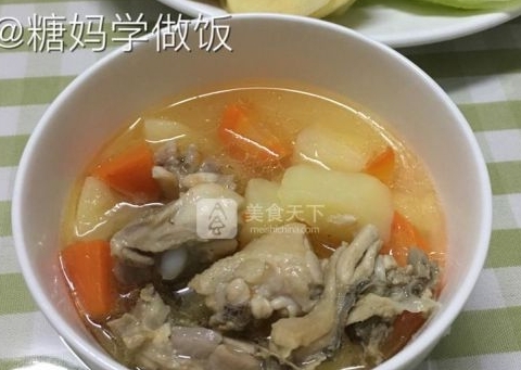 土豆胡蘿蔔雞肉湯