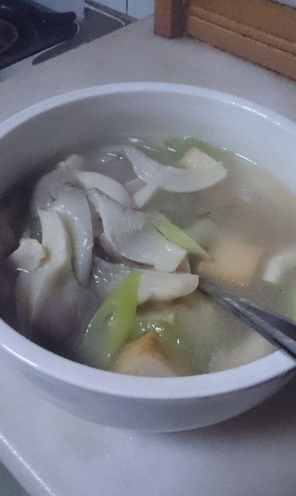 平菇魚豆腐湯