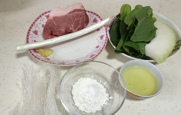 生汆丸子粉絲湯