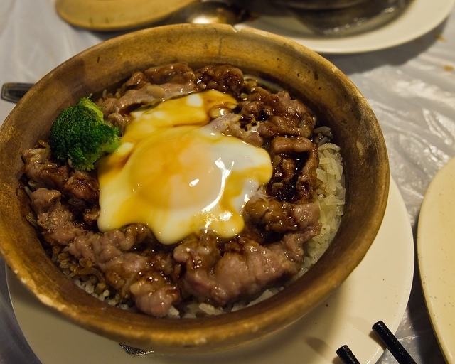 窩蛋牛肉飯