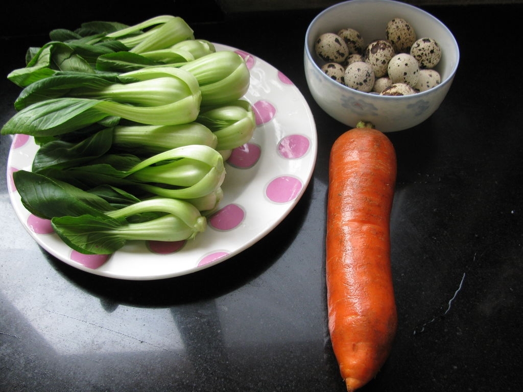 鵪鶉蛋燒油菜