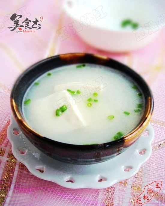 奶白鯽魚豆腐湯