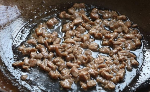 牛肉炒時蔬飯 ，幾分鐘就可以，簡單易學