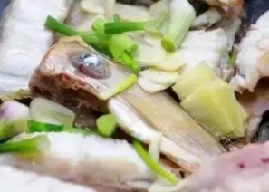 豆醬煮剝皮魚的做法