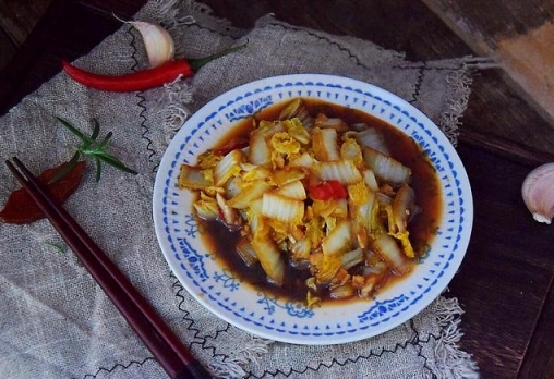 酸辣白菜家常做法，一道酸辣白菜，開胃又不油膩